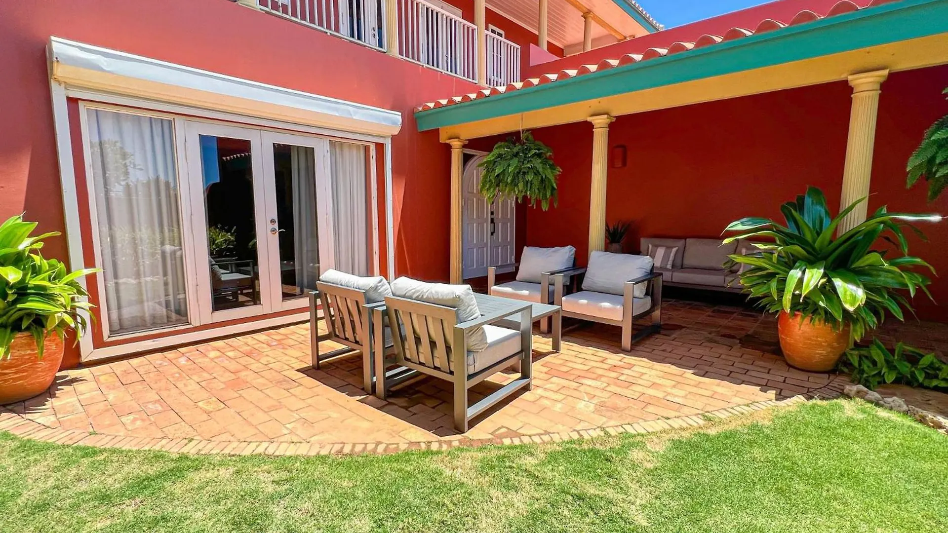 Arashi Beachfront Villa 131 Palm Beach